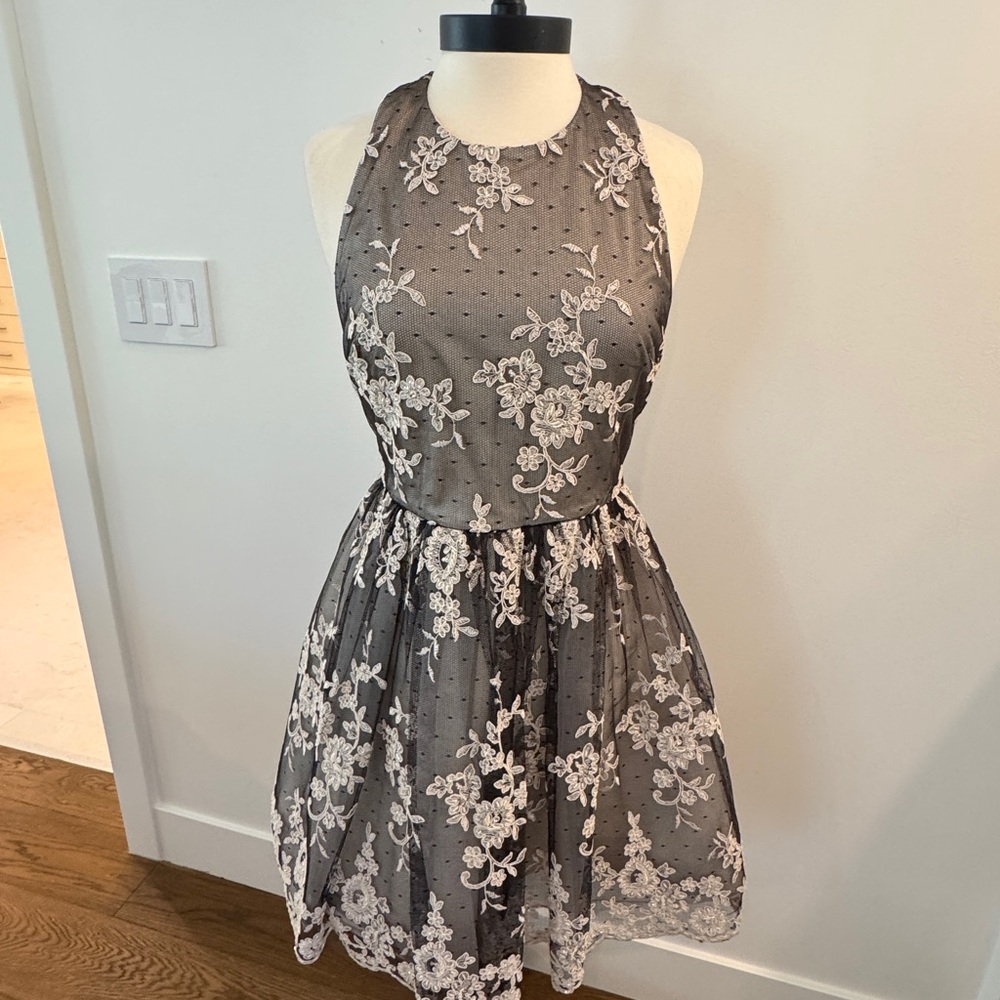 Alice + Olivia Amazing Lace Open Back Party Dress - Size 10 - Picture 6 of 13